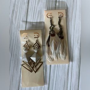 2 pairs long dangling brown and white feathers, gold tone triangles earrings